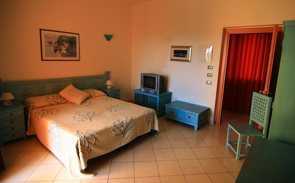 Borgo Saraceno Hotel-Residence سانتا تيريزا غالّورا المظهر الخارجي الصورة