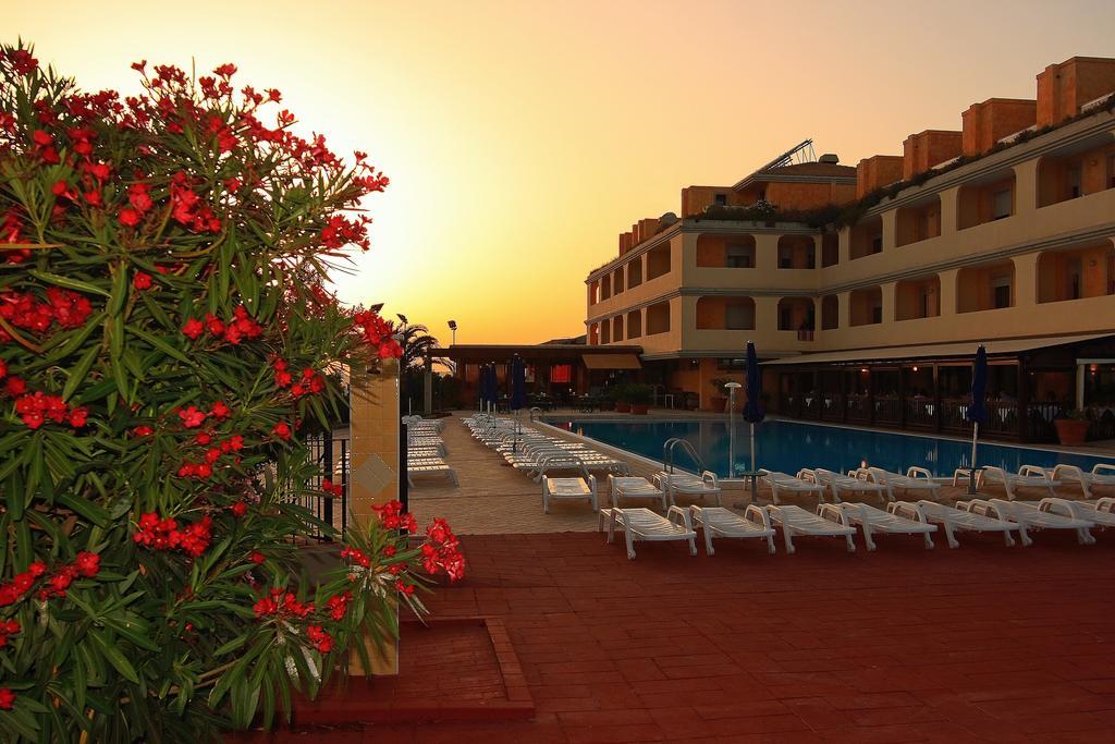 Borgo Saraceno Hotel-Residence سانتا تيريزا غالّورا المظهر الخارجي الصورة