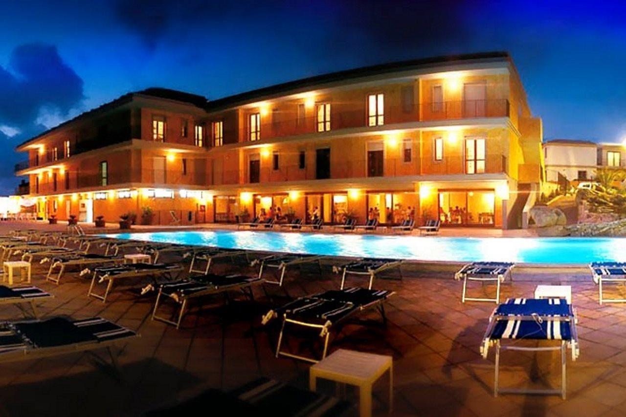 Borgo Saraceno Hotel-Residence سانتا تيريزا غالّورا المظهر الخارجي الصورة
