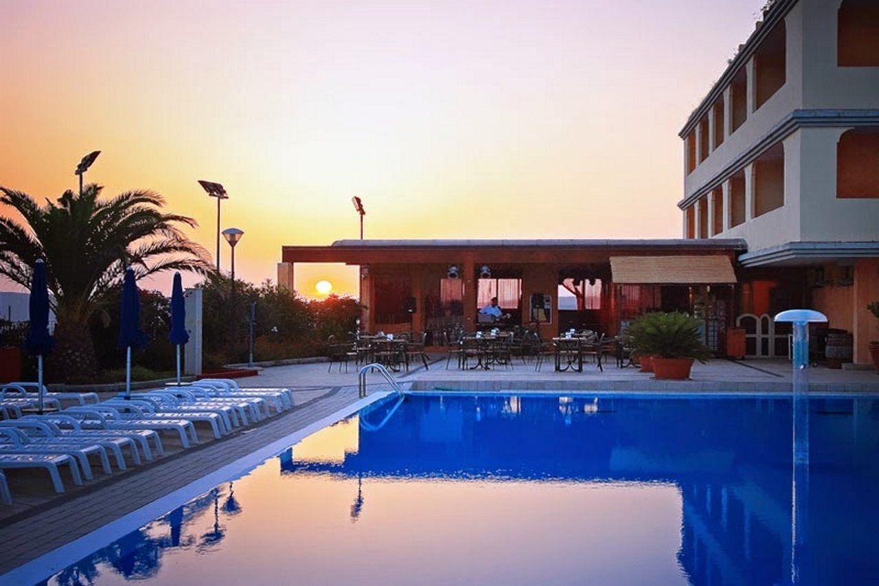 Borgo Saraceno Hotel-Residence سانتا تيريزا غالّورا المظهر الخارجي الصورة