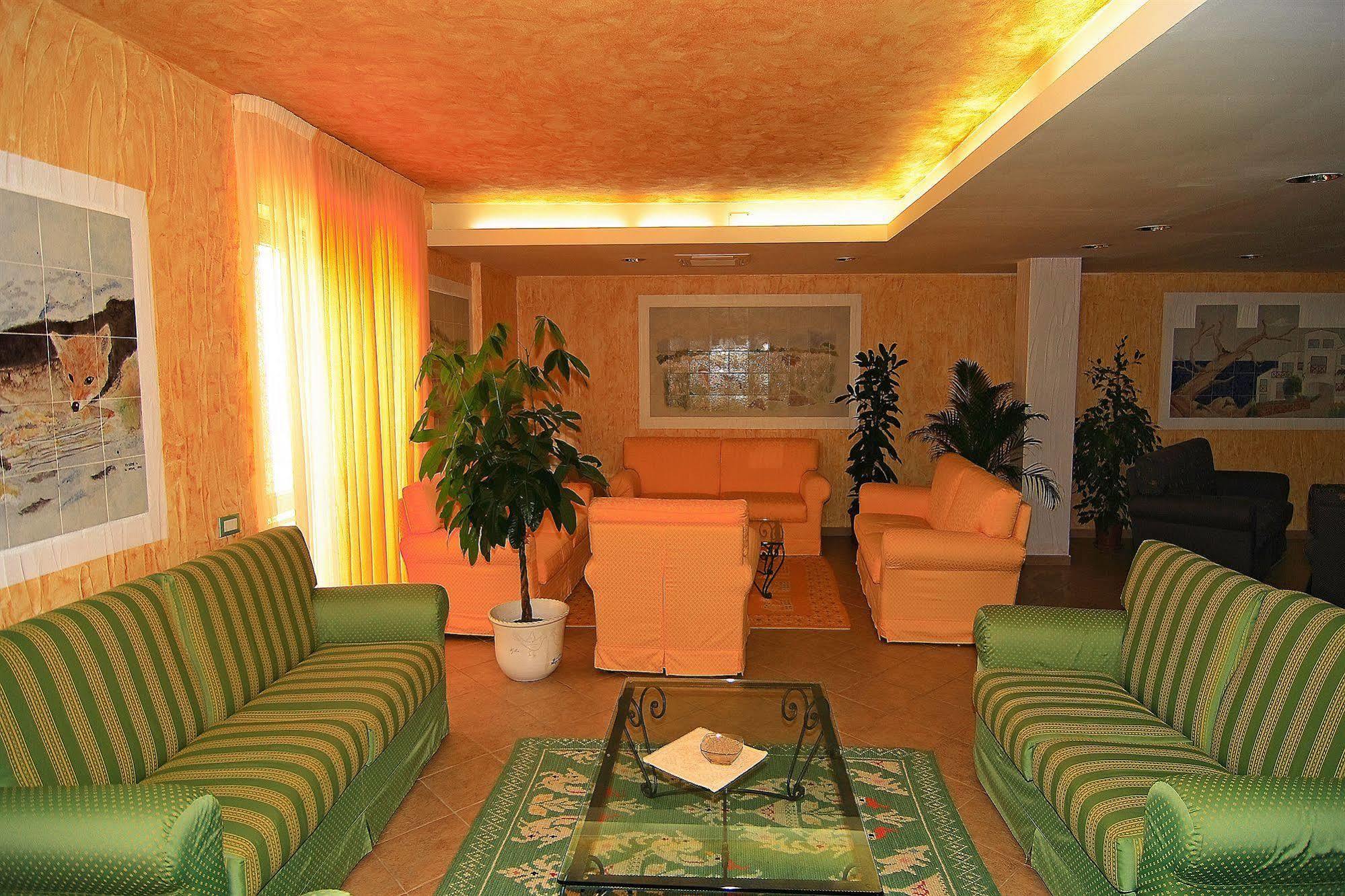 Borgo Saraceno Hotel-Residence سانتا تيريزا غالّورا المظهر الخارجي الصورة