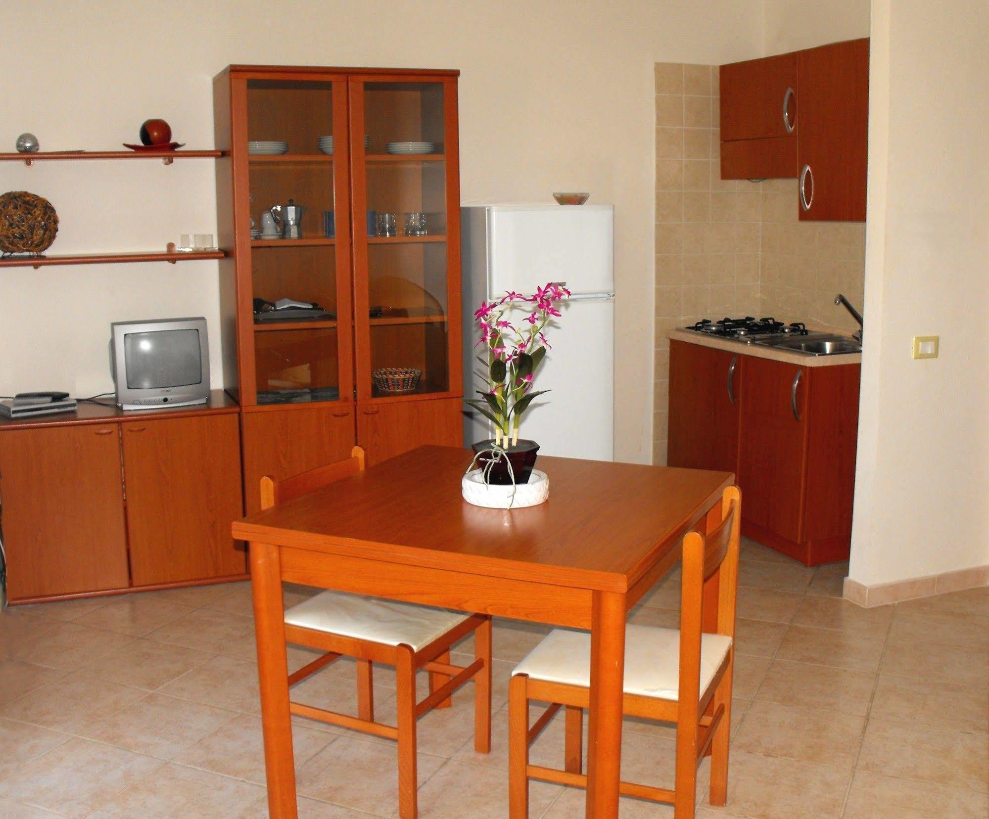 Borgo Saraceno Hotel-Residence سانتا تيريزا غالّورا المظهر الخارجي الصورة