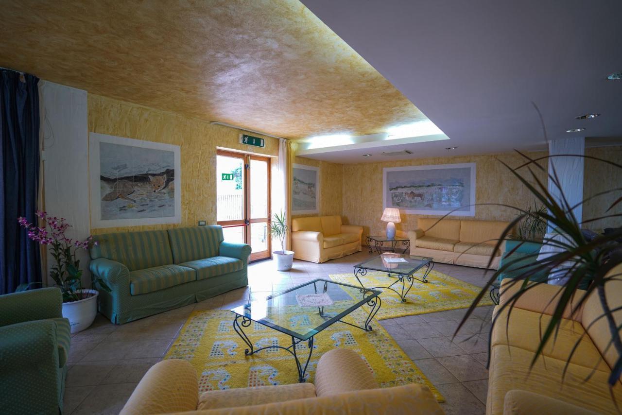 Borgo Saraceno Hotel-Residence سانتا تيريزا غالّورا المظهر الخارجي الصورة