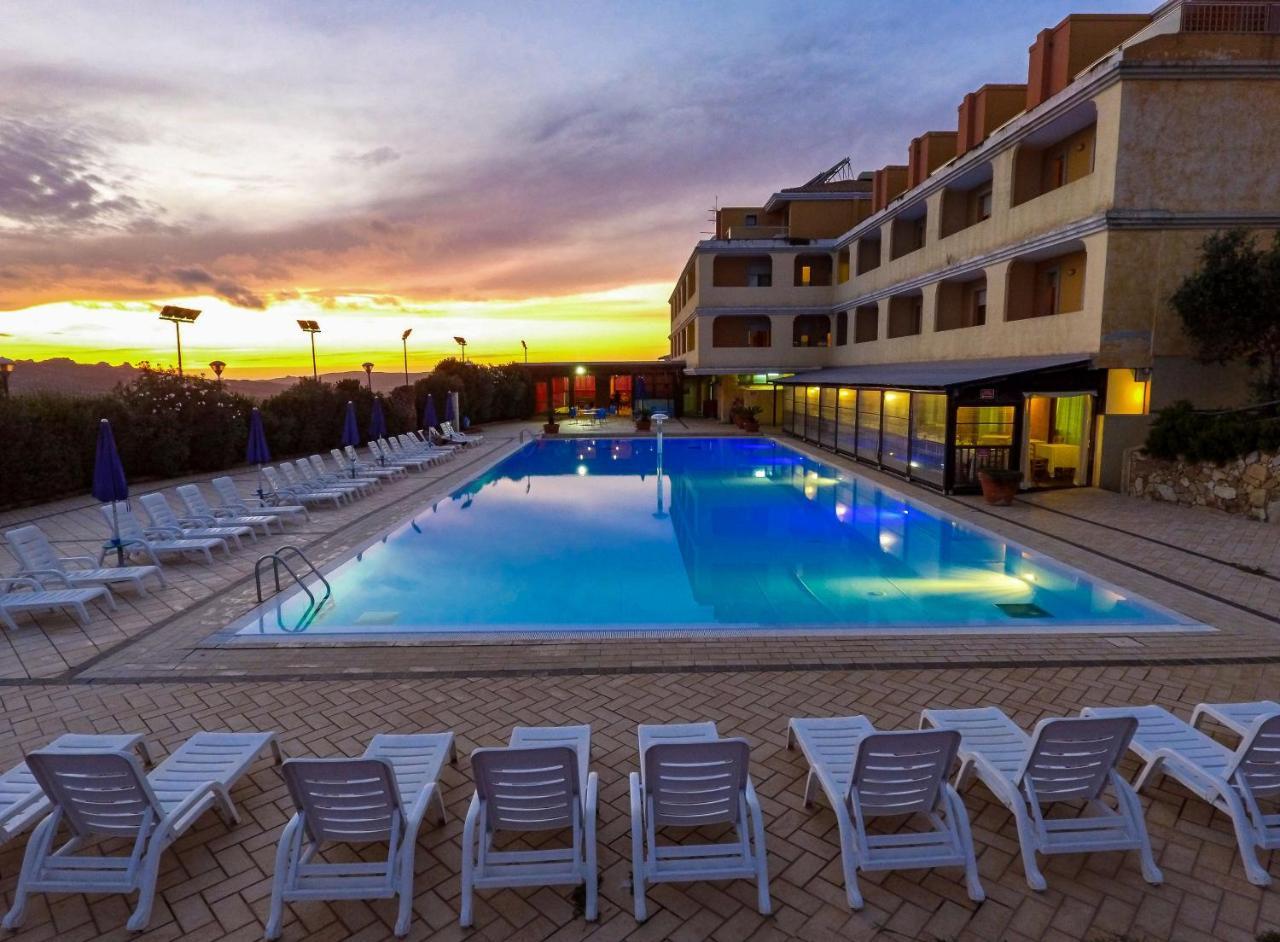 Borgo Saraceno Hotel-Residence سانتا تيريزا غالّورا المظهر الخارجي الصورة
