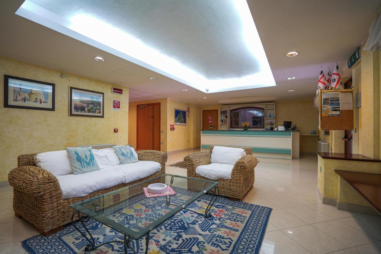 Borgo Saraceno Hotel-Residence سانتا تيريزا غالّورا المظهر الخارجي الصورة