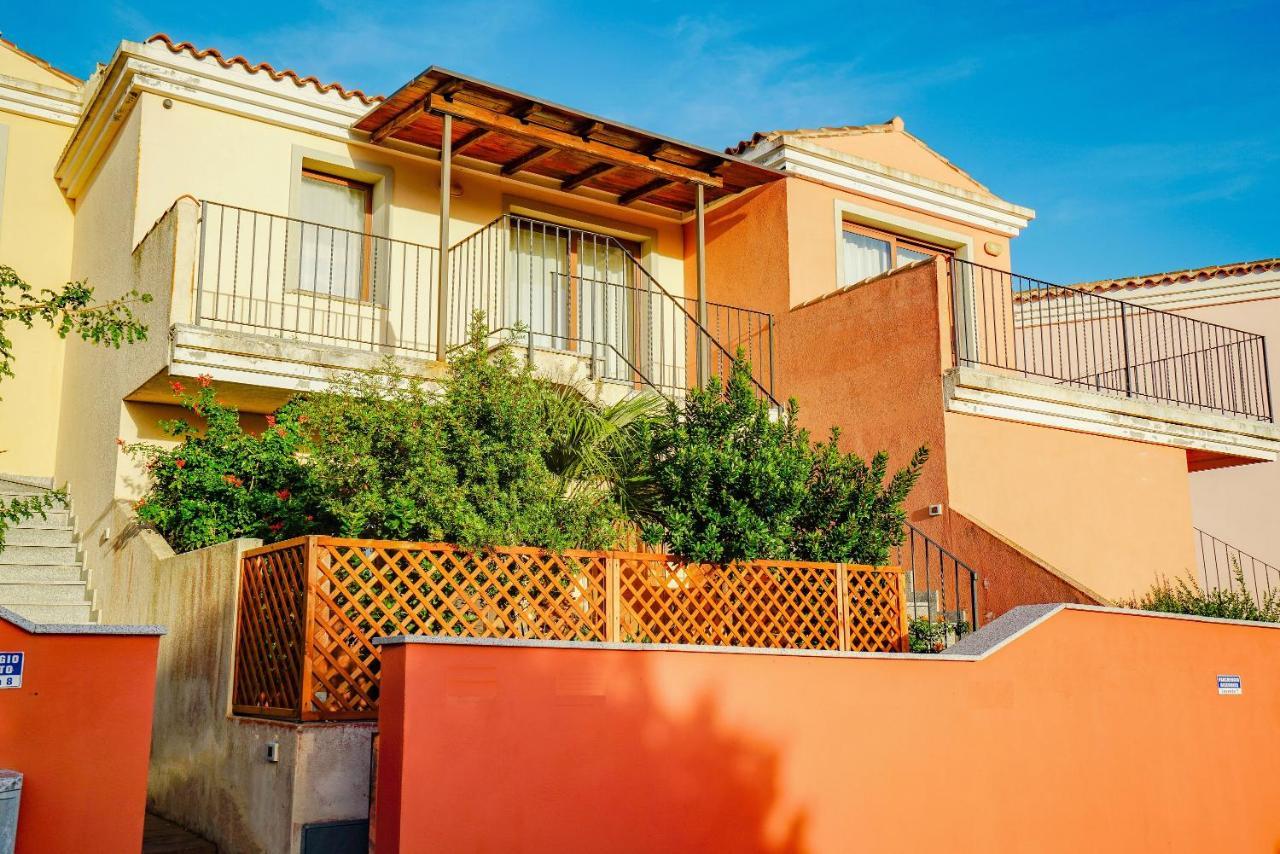 Borgo Saraceno Hotel-Residence سانتا تيريزا غالّورا المظهر الخارجي الصورة
